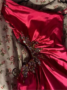 Anny Lee Red Evening Dress with Embellished Waist
